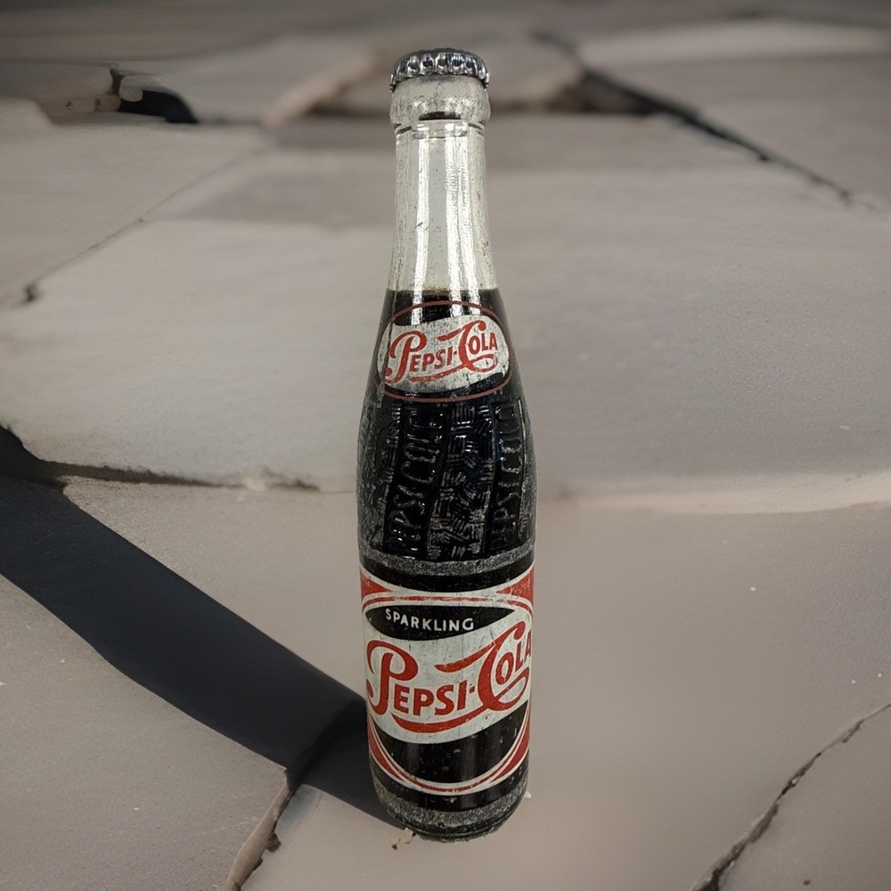 1950's VINTAGE‎ PEPSI BOTTLE----SPARKLING----12 OUNCE----- FULL---Louisville, KY